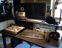 K-HOWL studio: Axia DESQ console, QOR.16 mixing engine, Telos Hx1 hybrid and Z/IP ONE IP codec.